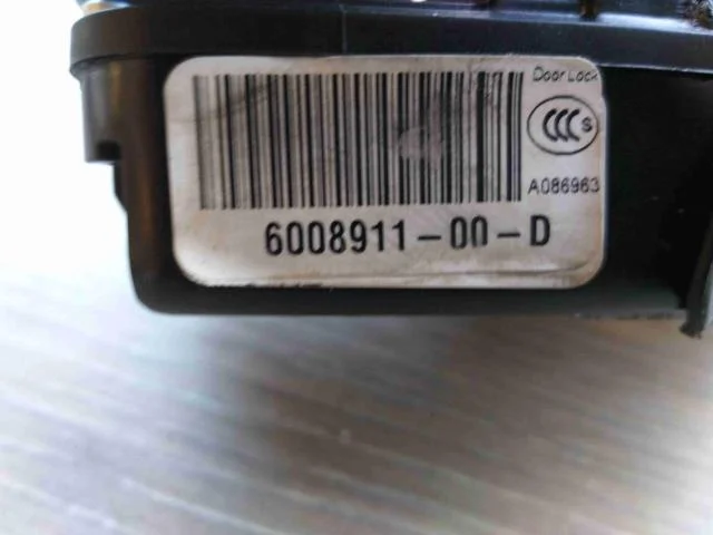 Tesla MODEL S 2013- Door lock housing view 2