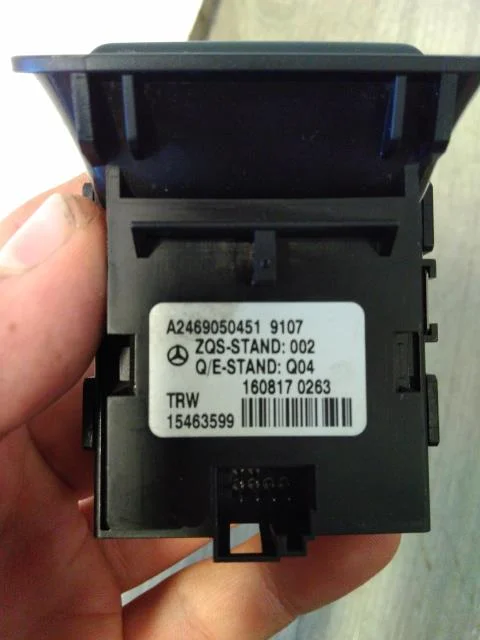 Mercedes B 180-200 W246/W242 2012-19 Parking brake switch view 2
