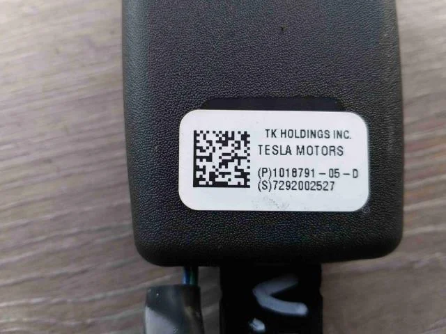 Tesla MODEL S 2013- Biztonsági öv csat / rögzítő nézet 2
