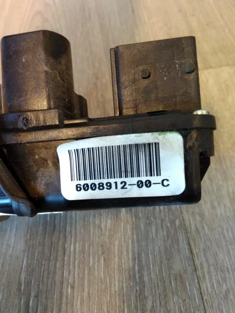 Tesla MODEL S 2013- Door lock housing view 2