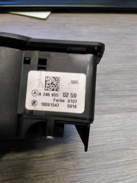 Mercedes B 180-200 W246/W242 2012-19 Headlight switch view 2