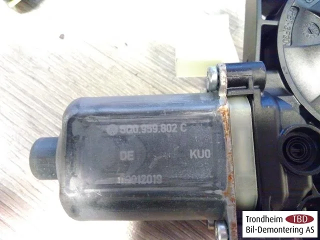 Volkswagen GOLF, E-GOLF VII 2013-20 Window regulator motor view 2