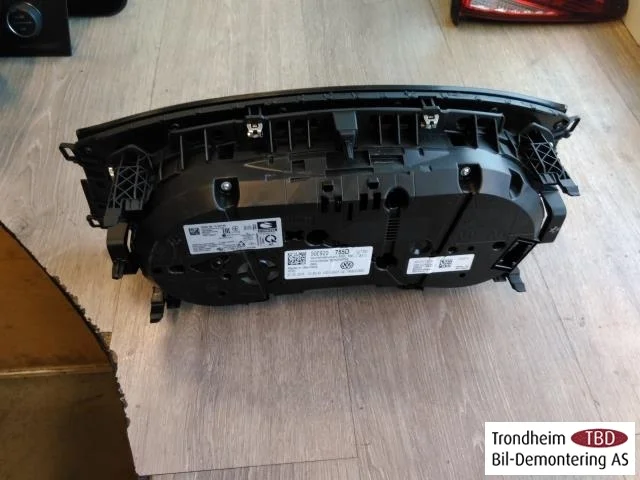 Volkswagen GOLF, E-GOLF VII 2013-20 Instrument cluster assembly view 2