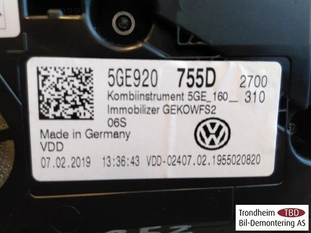 Volkswagen GOLF, E-GOLF VII 2013-20 Instrument cluster assembly view 3