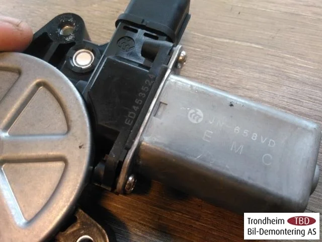 Tesla MODEL S 2013- Sunroof motor view 2