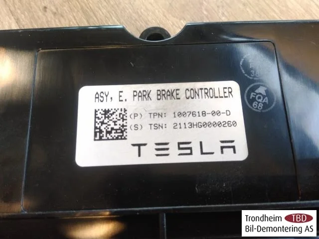 Tesla MODEL S 2013- Vezérlőegység, elektromos kézifék (EPB) nézet 2