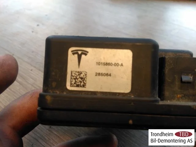 Tesla MODEL S 2013- Autóriasztó nézet 2