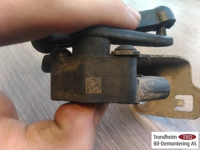 Tesla MODEL S 2013- Senzor reglaj nivel / suspensie pneumatică vedere 2