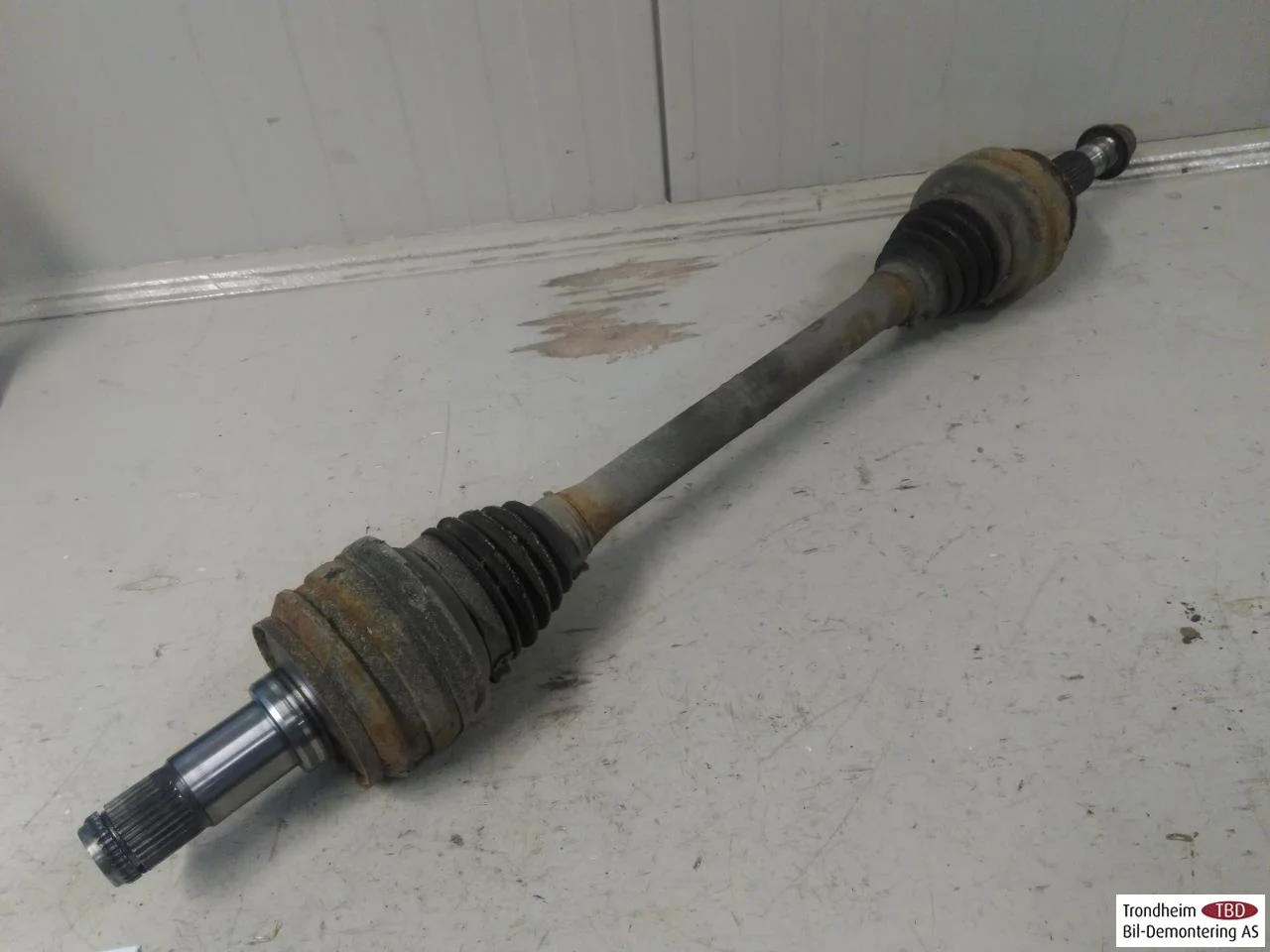 Lexus IS 250/350 2014-20 Rear left driveshaft view 2