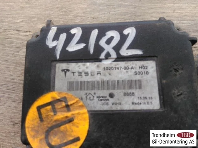 Tesla MODEL S 2013- Vezérlőegység, egyéb nézet 2