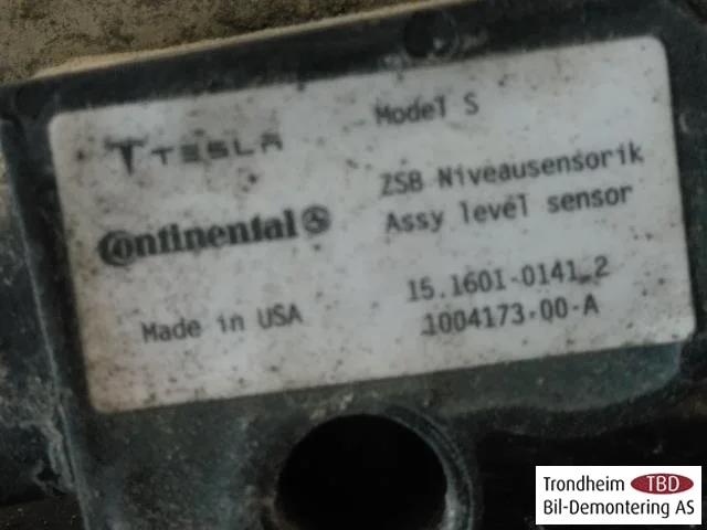 Tesla MODEL S 2013- Senzor reglaj nivel / suspensie pneumatică vedere 2