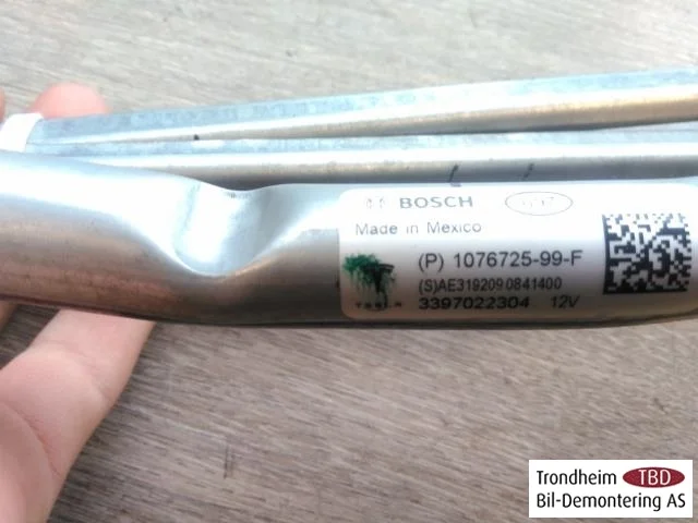 Tesla MODEL 3 2017--> Windshield wiper linkage view 2