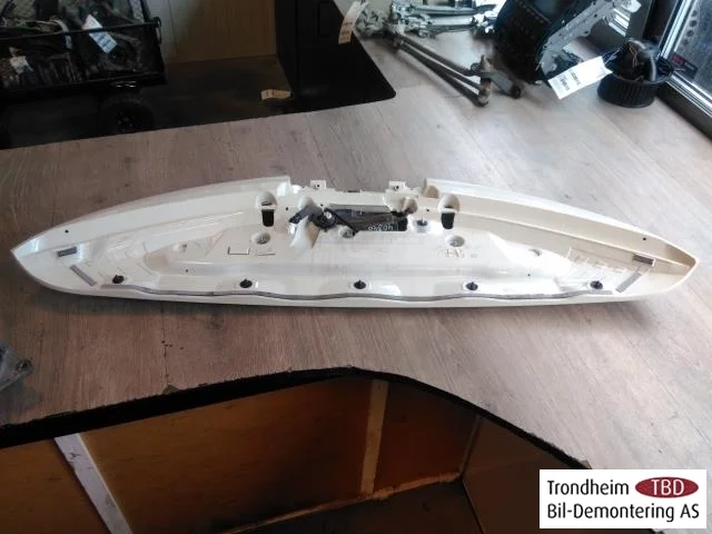 Nissan LEAF 2011-17 Spoiler, tailgate view 2