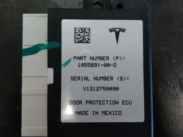 Tesla MODEL X 2016- Vezérlőegység, ajtó nézet 2