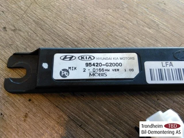 Hyundai IONIQ AE 2017-22 Antenna amplifier view 2