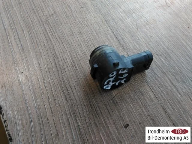 Volkswagen PASSAT 2015-19 Front parking sensor
