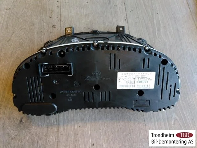Kia NIRO 2017-22 Instrument cluster assembly view 2