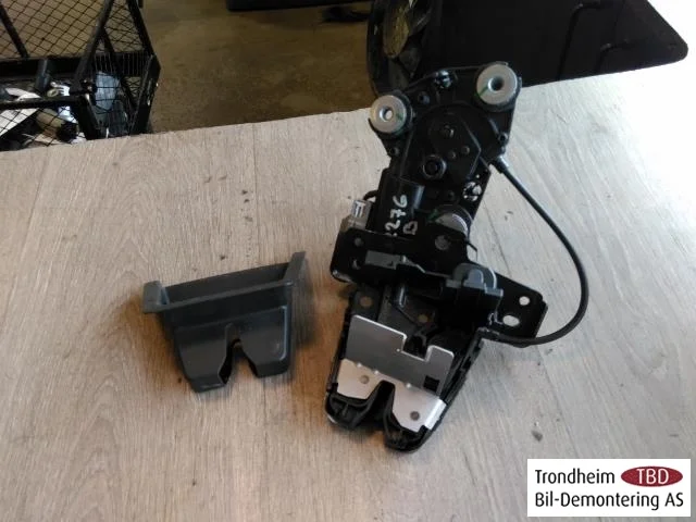 Volvo XC90/RECHARGE 2016-> Tailgate lock