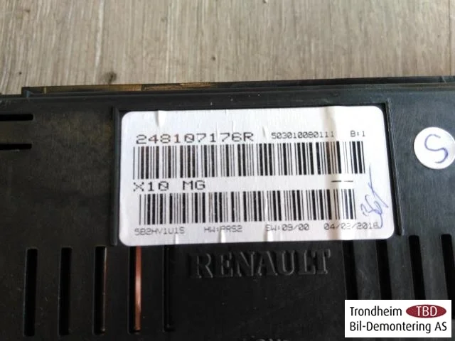 Renault ZOE/E- TECH 2013--> Instrument cluster assembly view 3