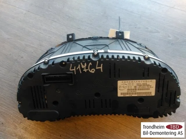 Kia NIRO 2017-22 Instrument cluster assembly view 2