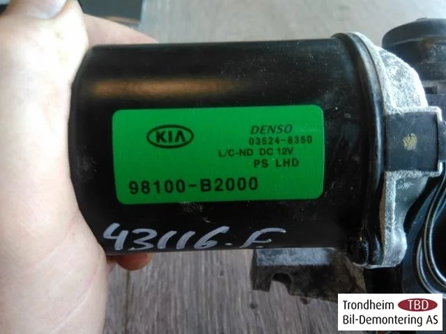 Kia SOUL 2009- Windshield wiper motor view 2