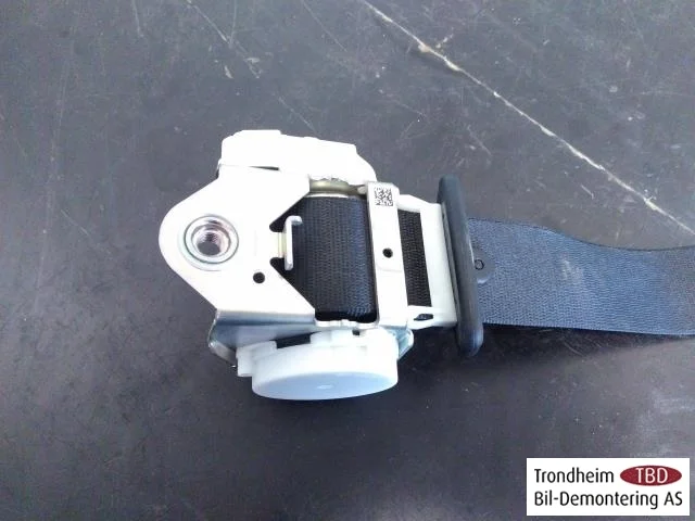 BMW I3 I01 2013-22 Rear left seat belt view 2