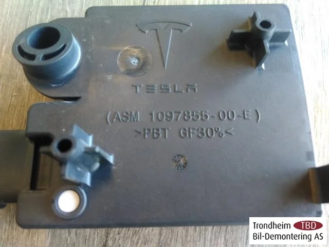 Tesla MODEL 3 2017--> Vezérlőegység, egyéb nézet 2