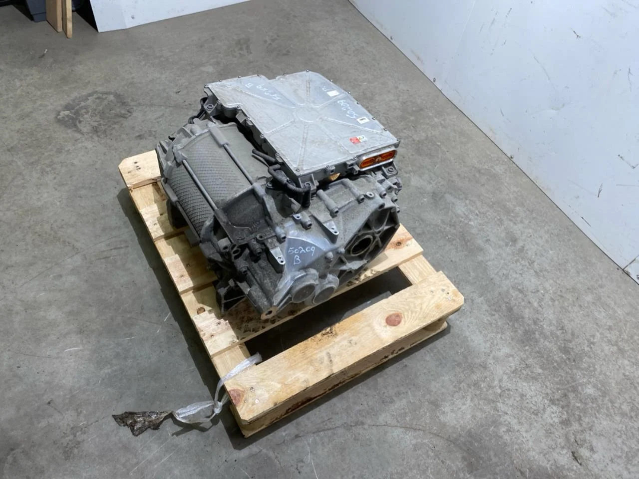 Volkswagen ID.4 2021- Rear electric motor view 2