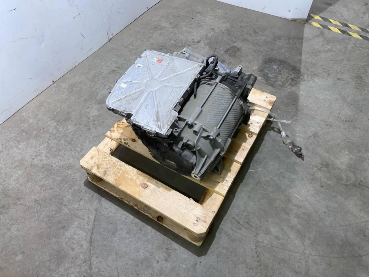 Volkswagen ID.4 2021- Rear electric motor view 3