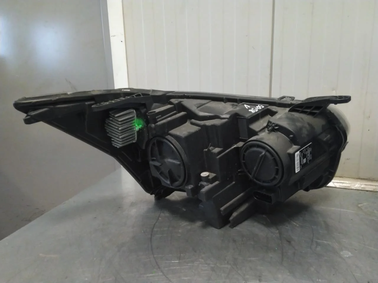 Ford E-TRANSIT 2022- Left headlight view 2