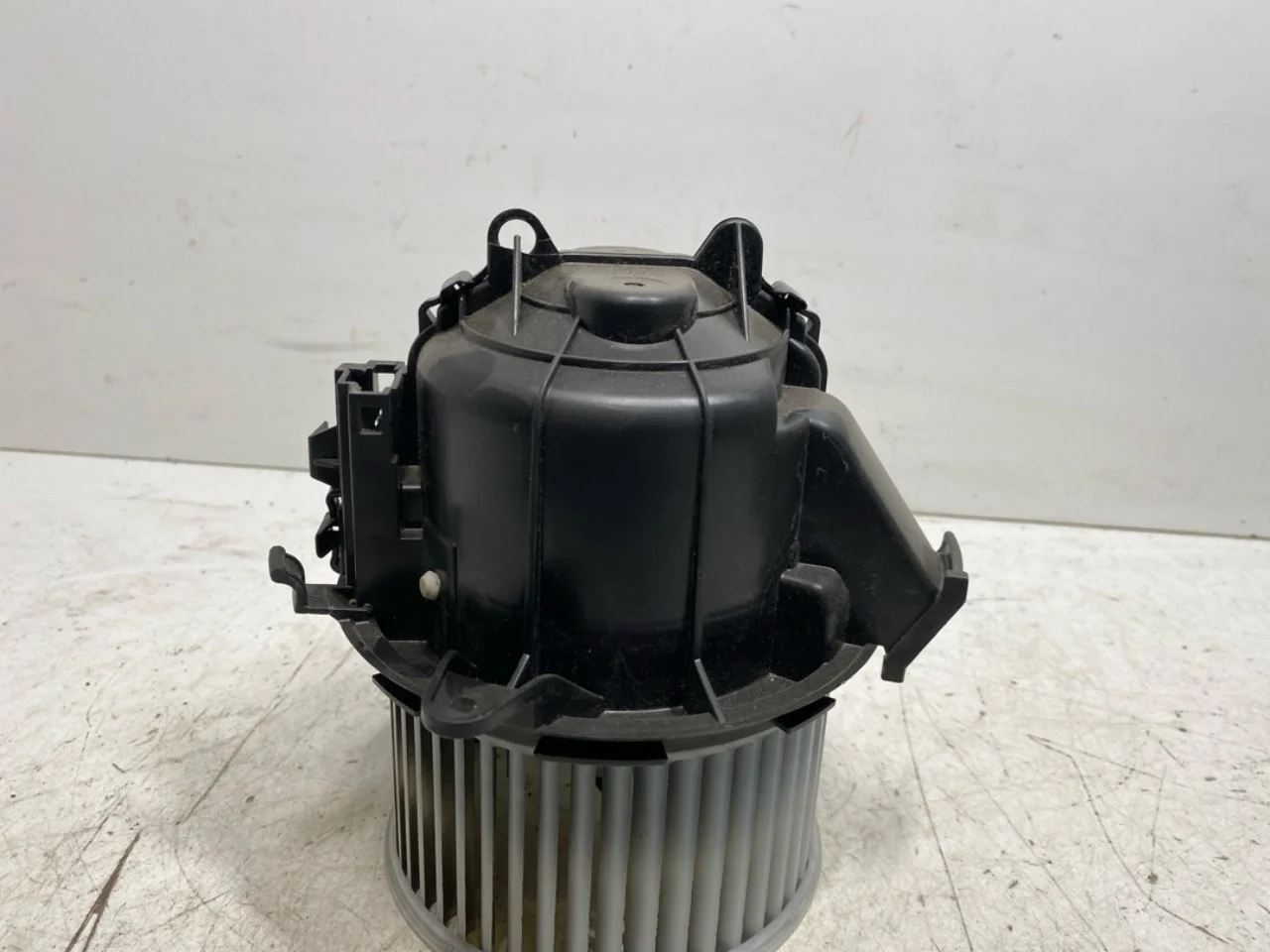 Peugeot 208/E-208 2020-> Fűtésventilátor motor nézet 2