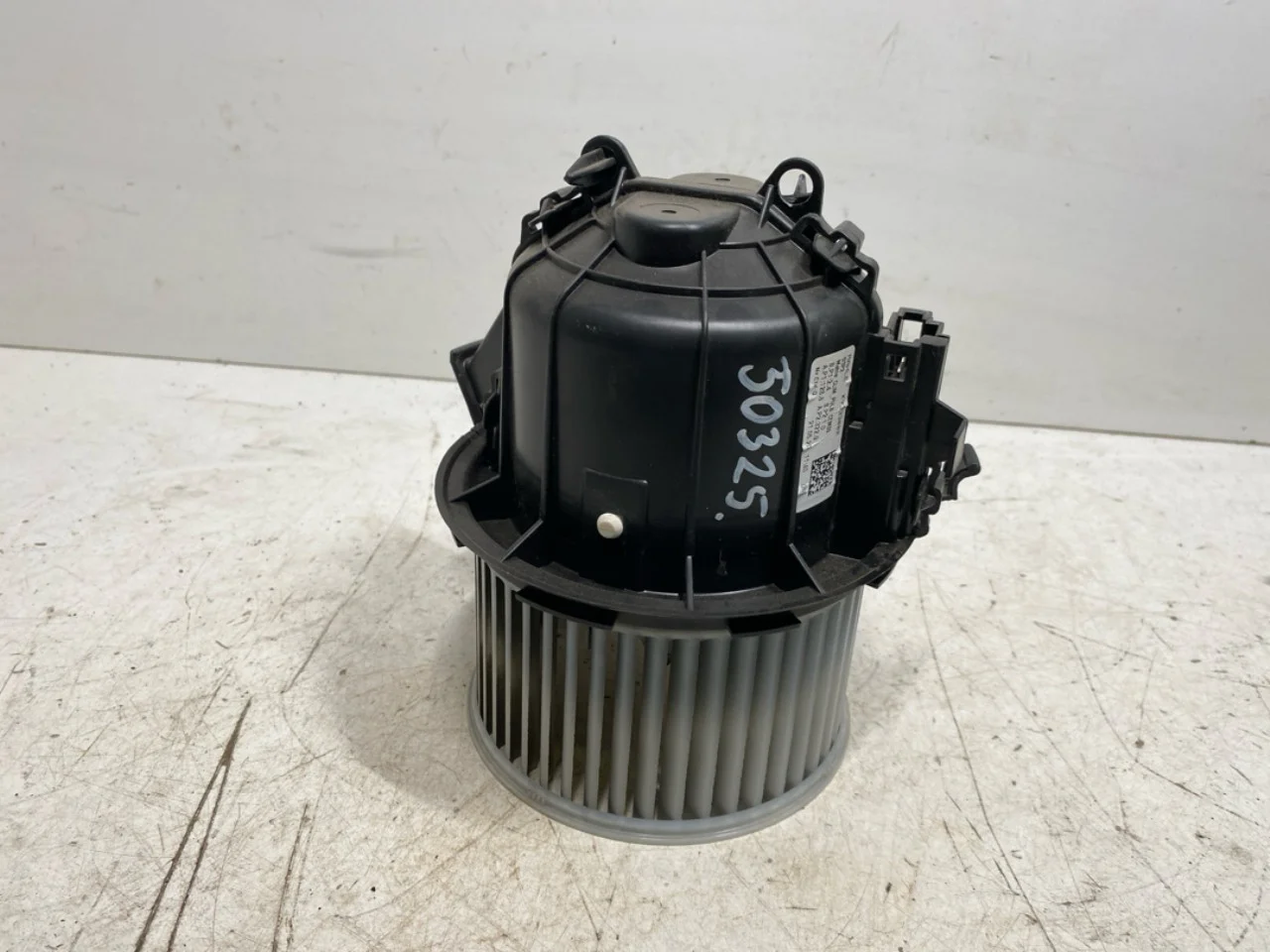 Peugeot 208/E-208 2020-> Fűtésventilátor motor nézet 3