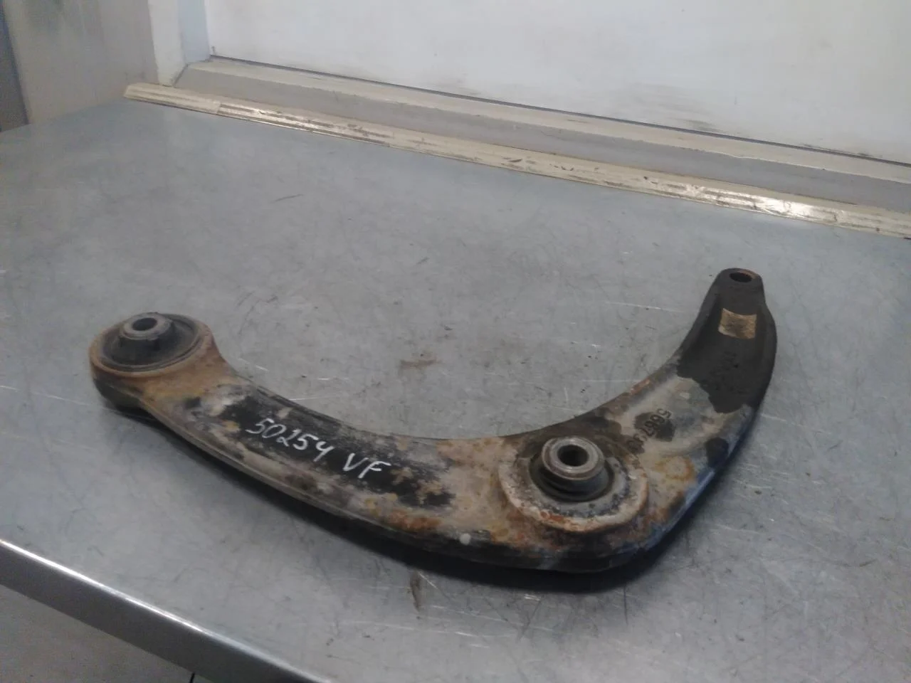 Peugeot PARTNER 2016-18 Front left control arm