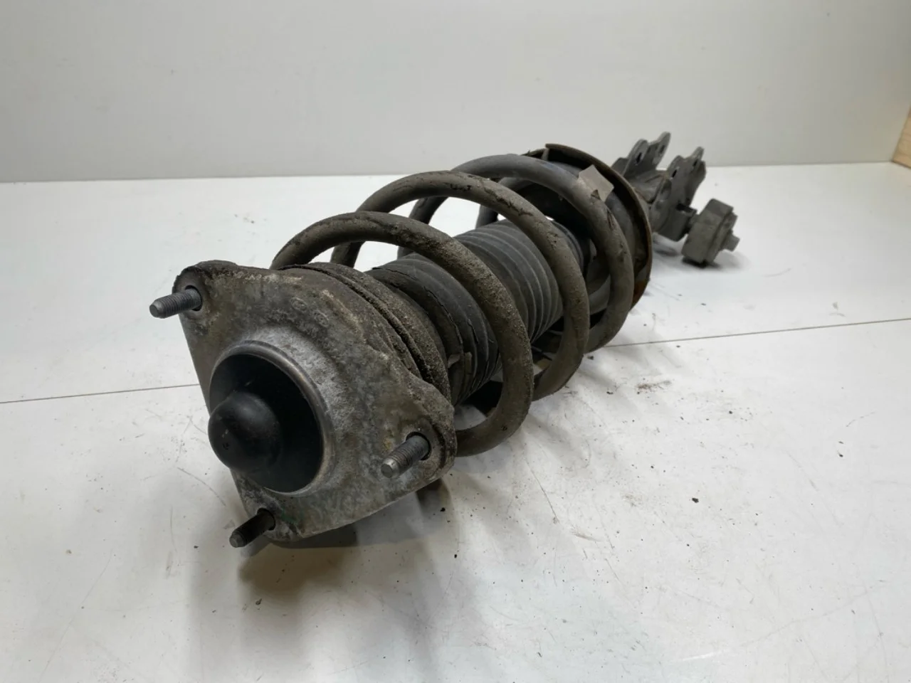 Hyundai IONIQ 5 NE 2022- Strut assembly, front left view 2