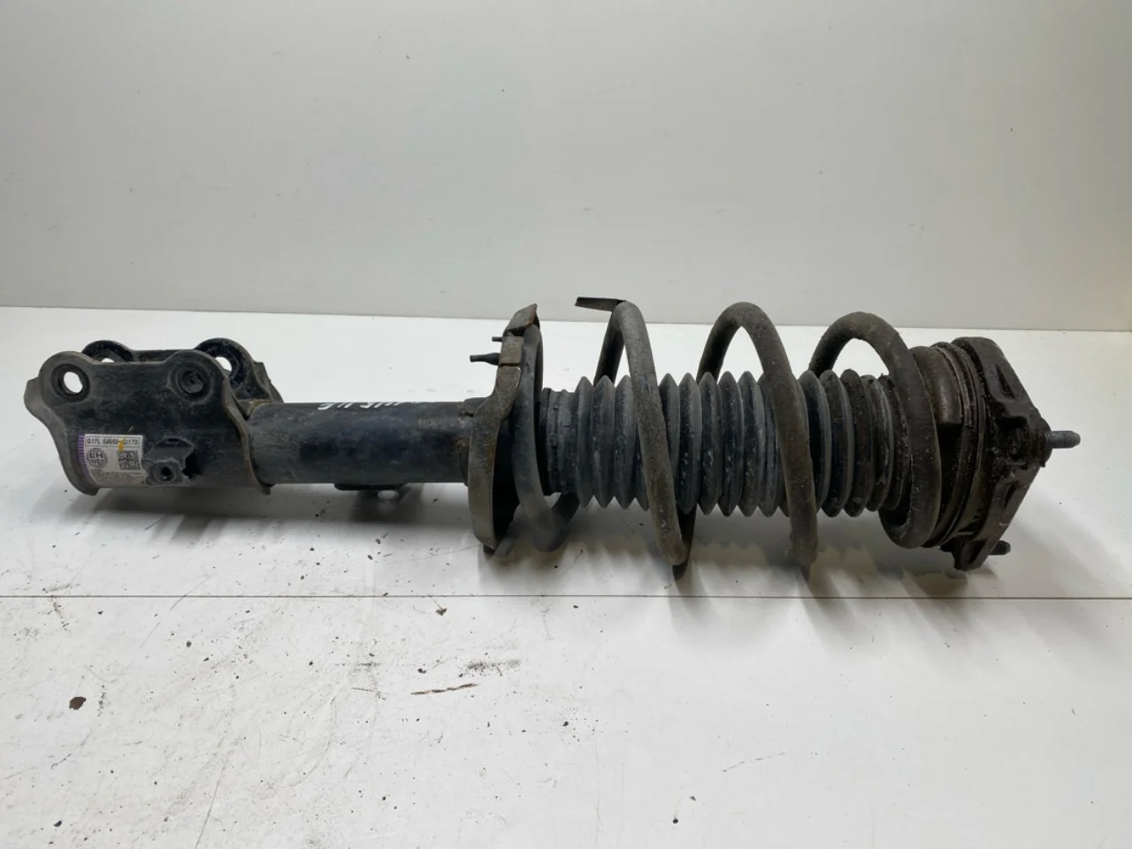 Hyundai IONIQ 5 NE 2022- Strut assembly, front left view 3