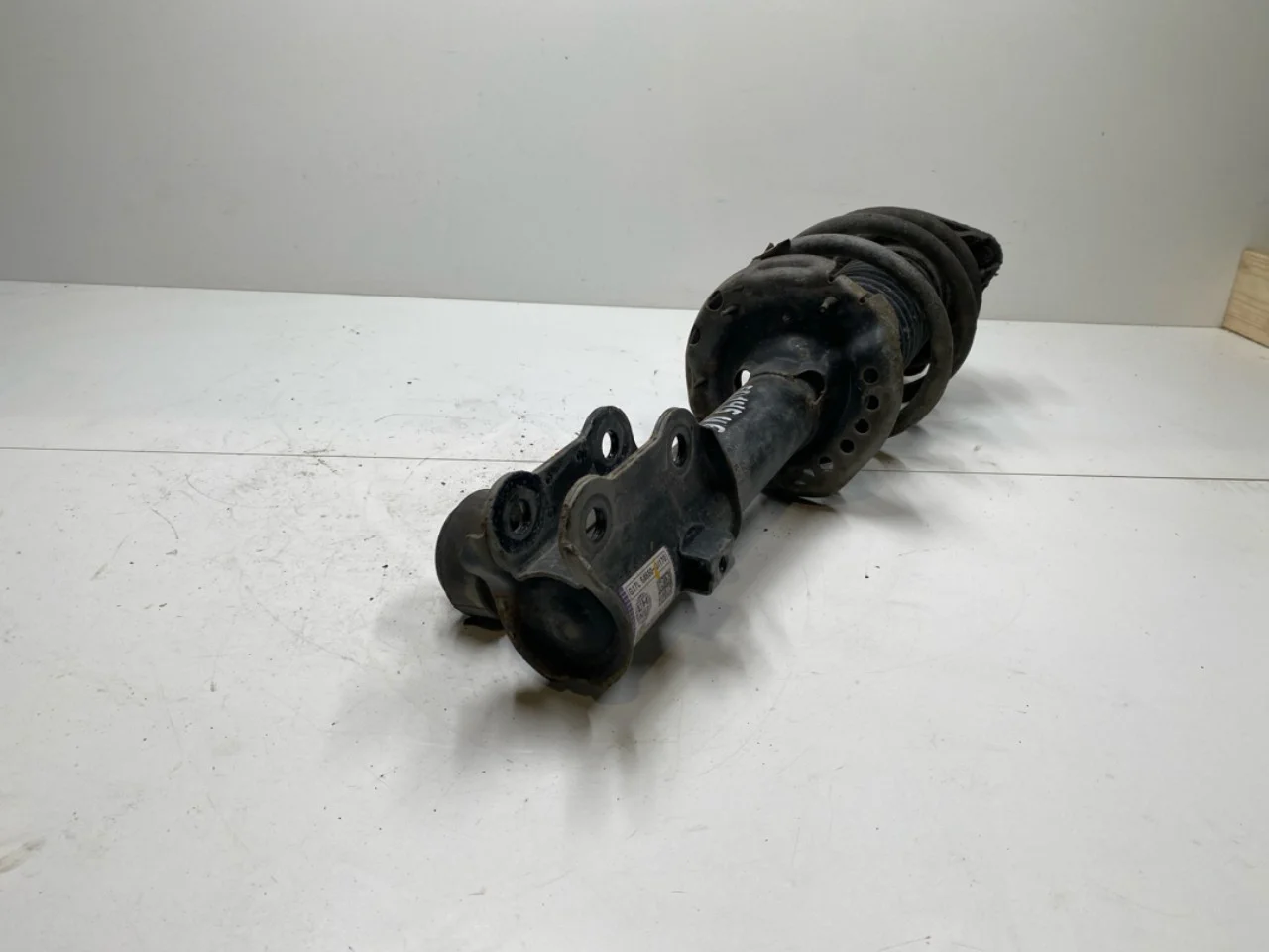 Hyundai IONIQ 5 NE 2022- Strut assembly, front left view 4