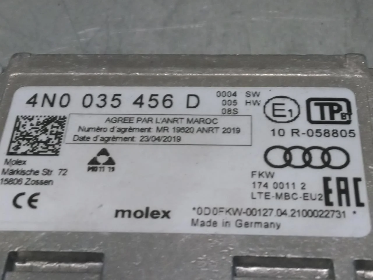 Skoda ENYAQ IV 2021- Antenna amplifier view 3
