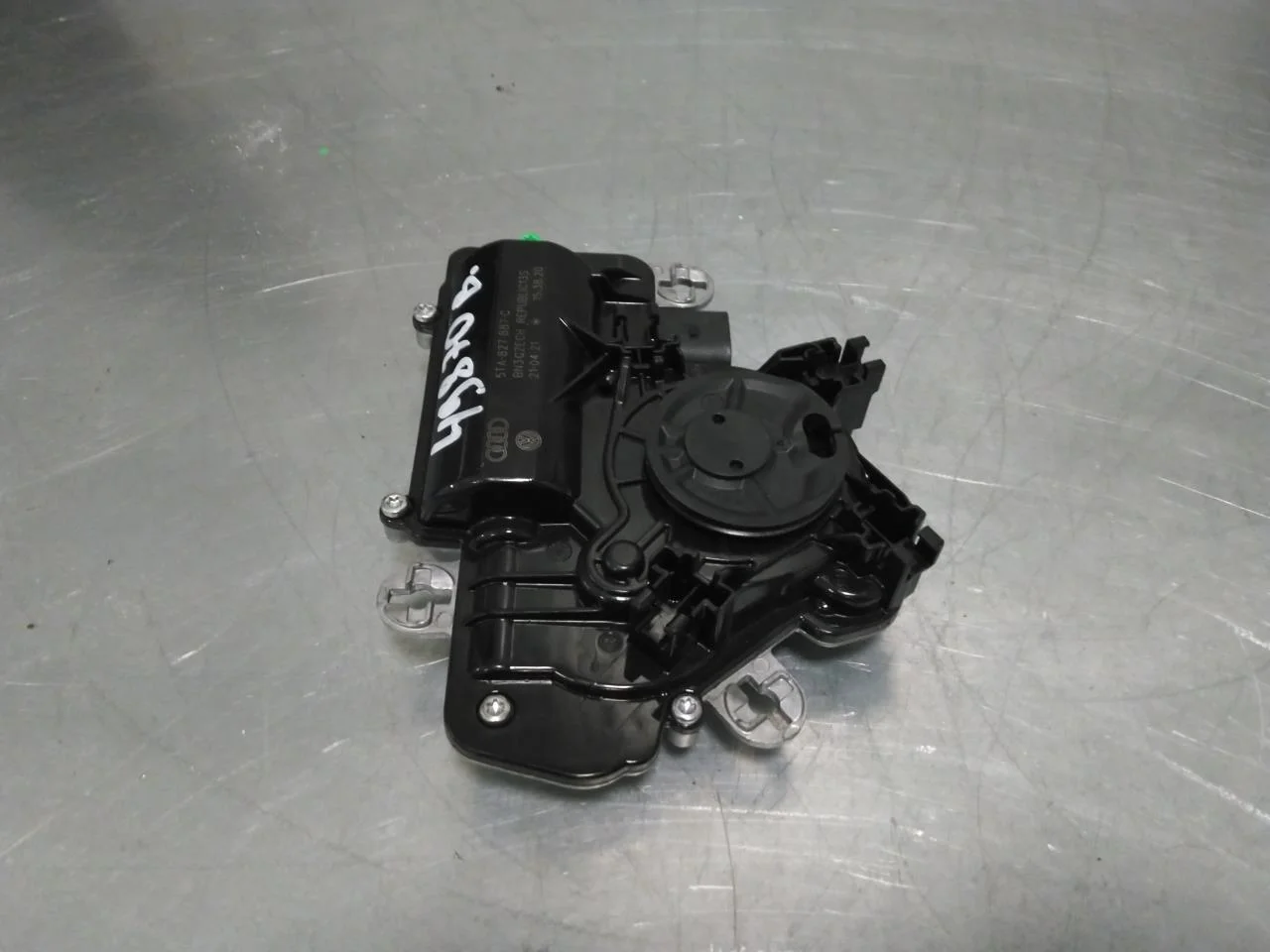 Skoda ENYAQ IV 2021- Tailgate opener, automatic