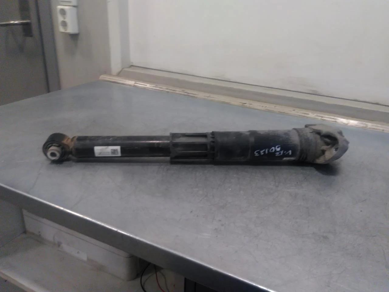 Volkswagen ID.3 2021- Shock absorber, rear