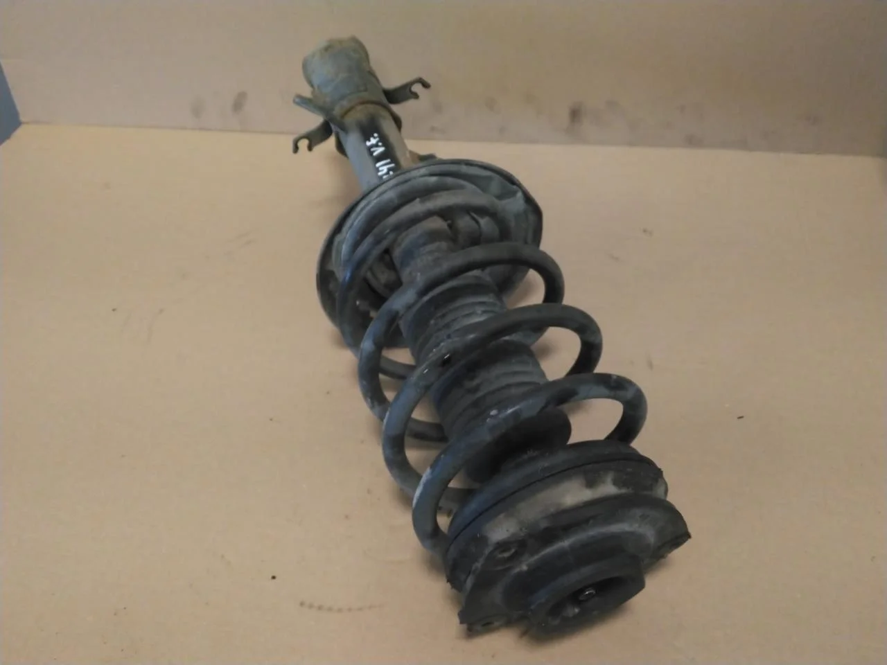 Nissan LEAF 2017-24 Strut assembly, front left view 2