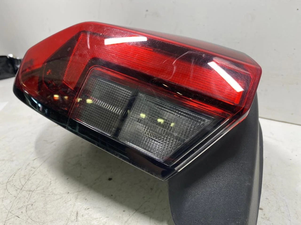 Opel / Vauxhall CORSA F 2020- Lampă spate stânga vedere 3