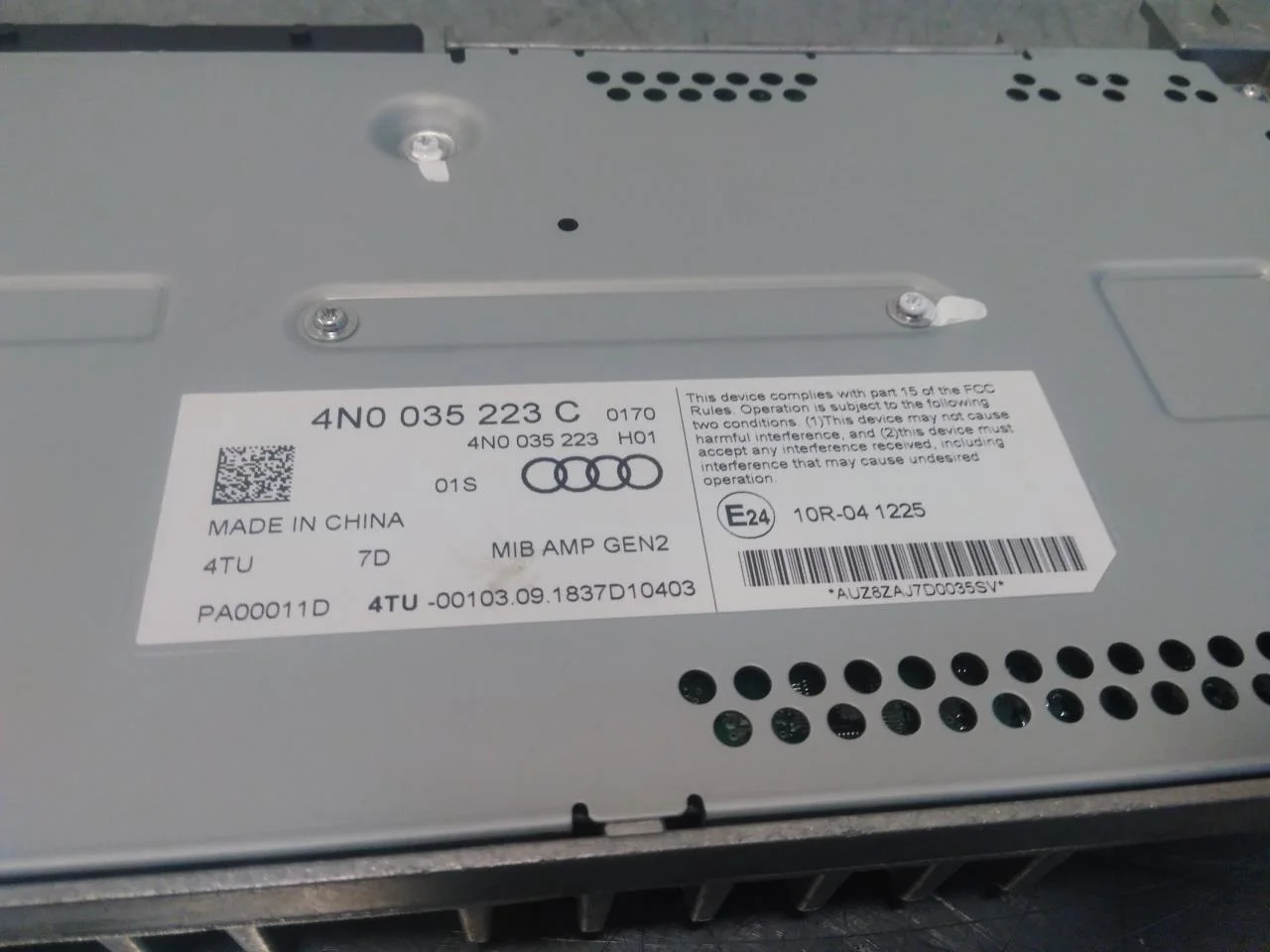 Audi E-TRON, S GE 2019- Radio / hi-fi amplifier view 3