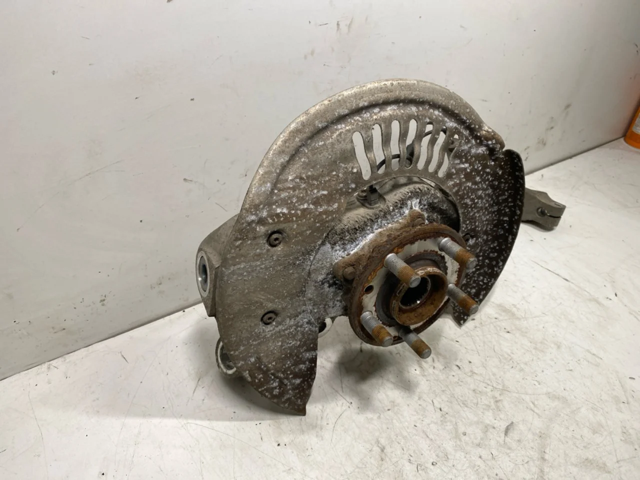 Jaguar I-PACE 2018- Stub axle carrier, left front view 3