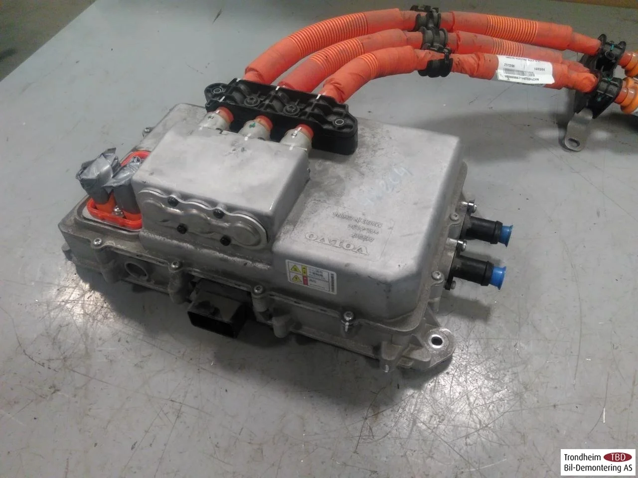 Polestar 2 2020- Inverter, 12-220V view 2