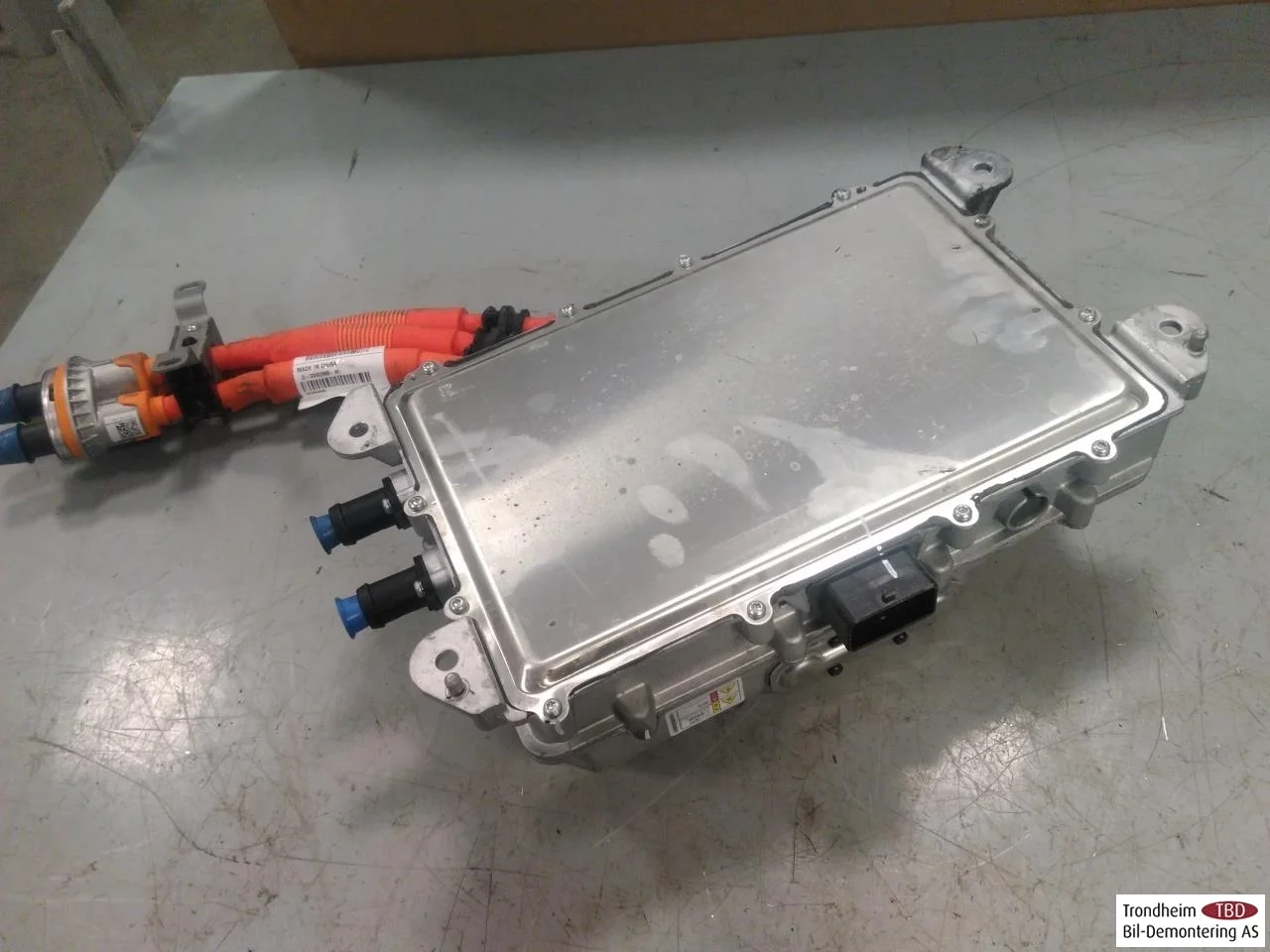 Polestar 2 2020- Inverter, 12-220V view 3