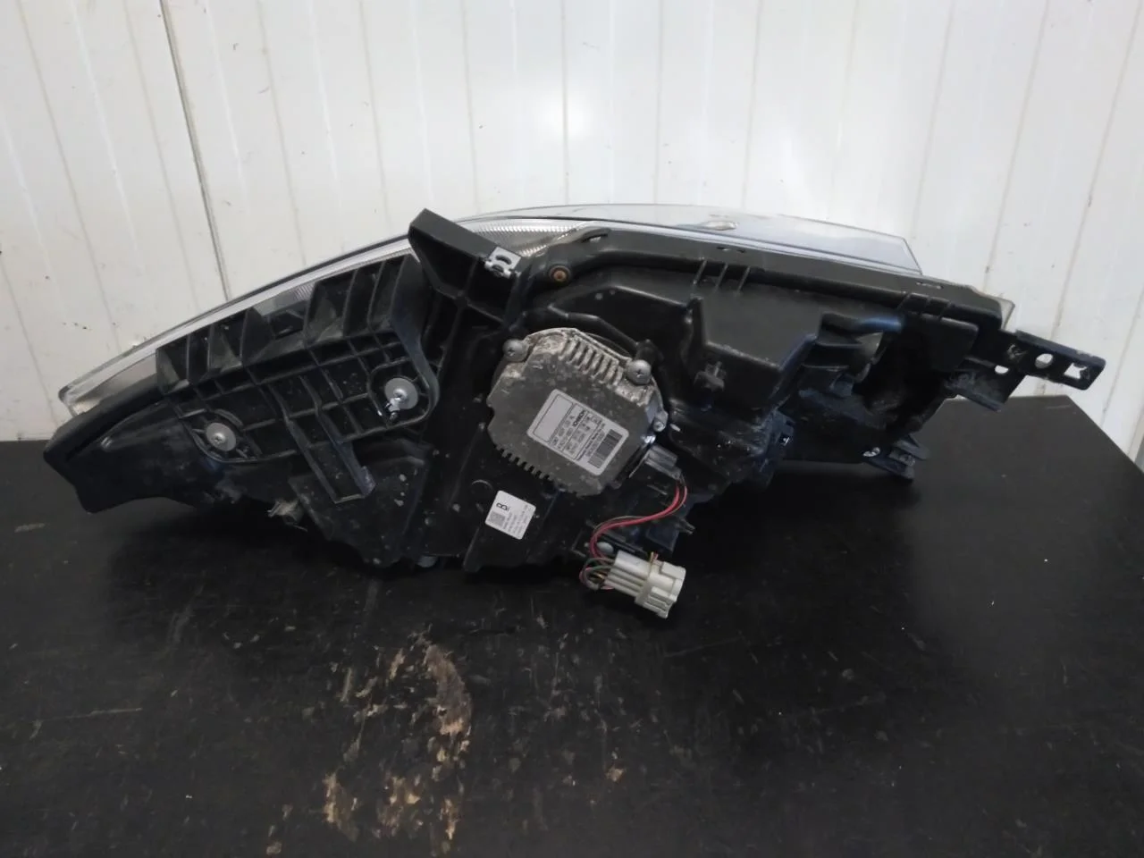 Nissan LEAF 2011-17 Left headlight view 2