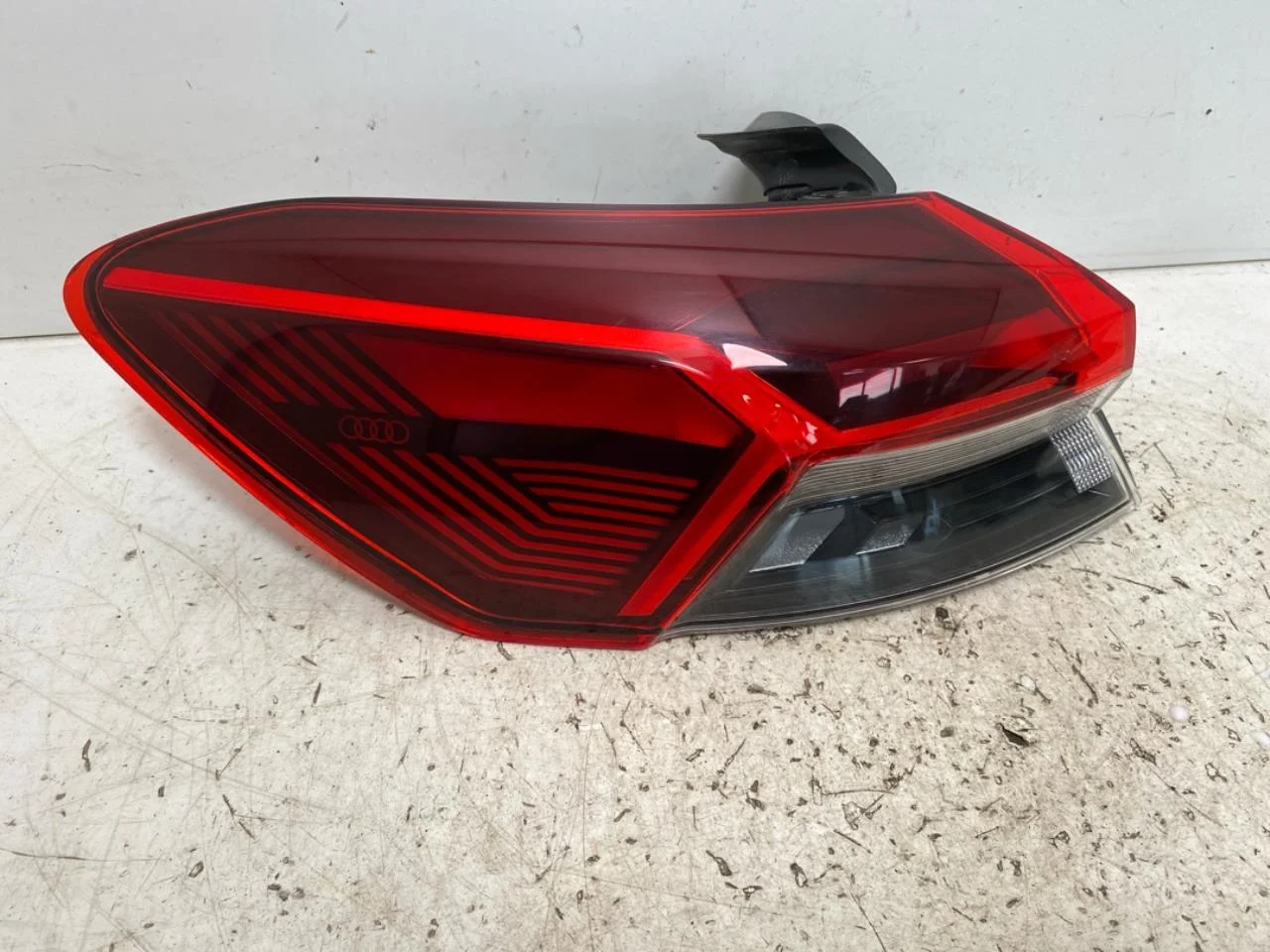 Audi Q4 E-TRON FZ 2021- Lampă spate stânga