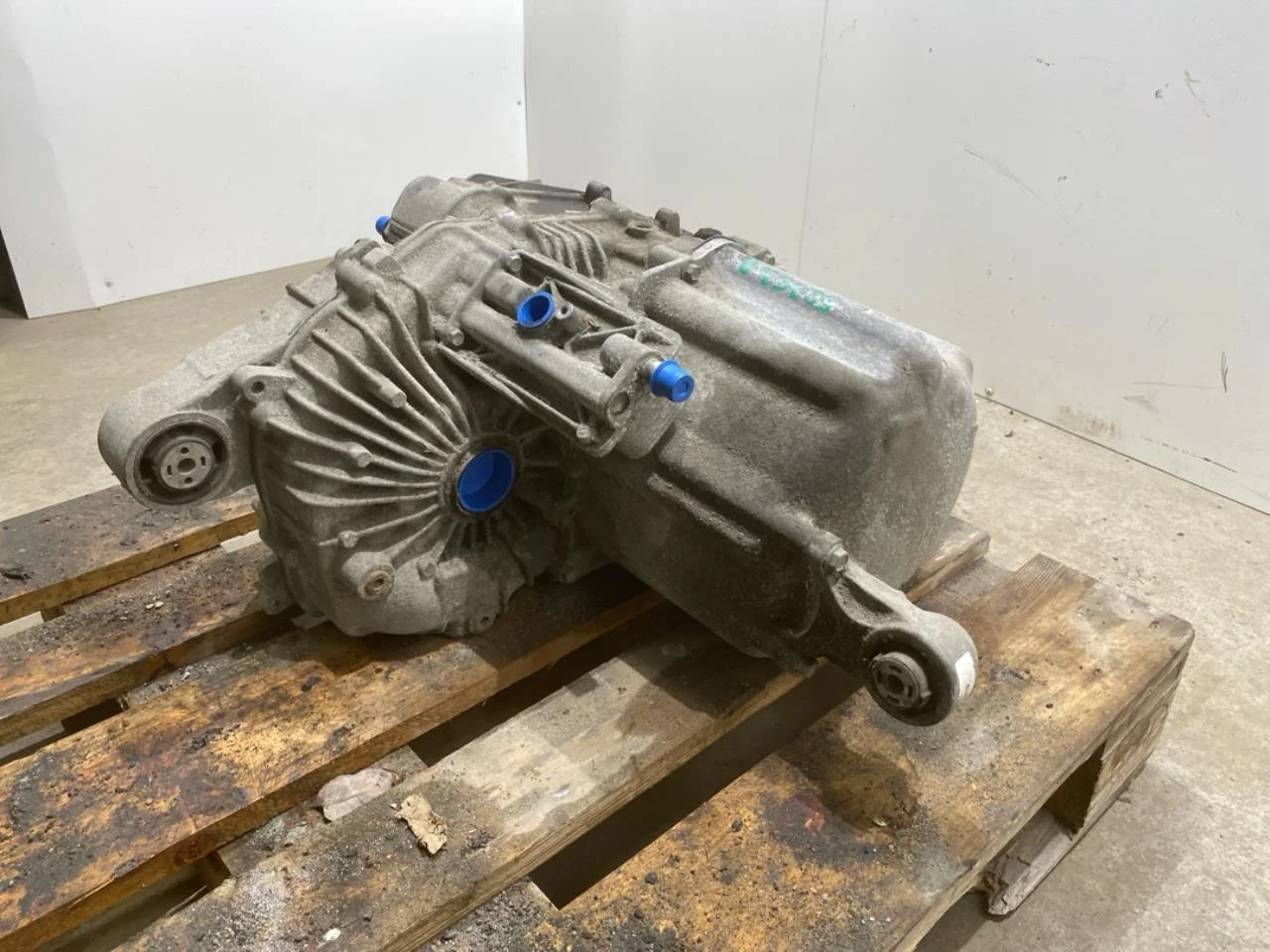 Tesla MODEL S 2013- Elektromos motor, hátsó nézet 2