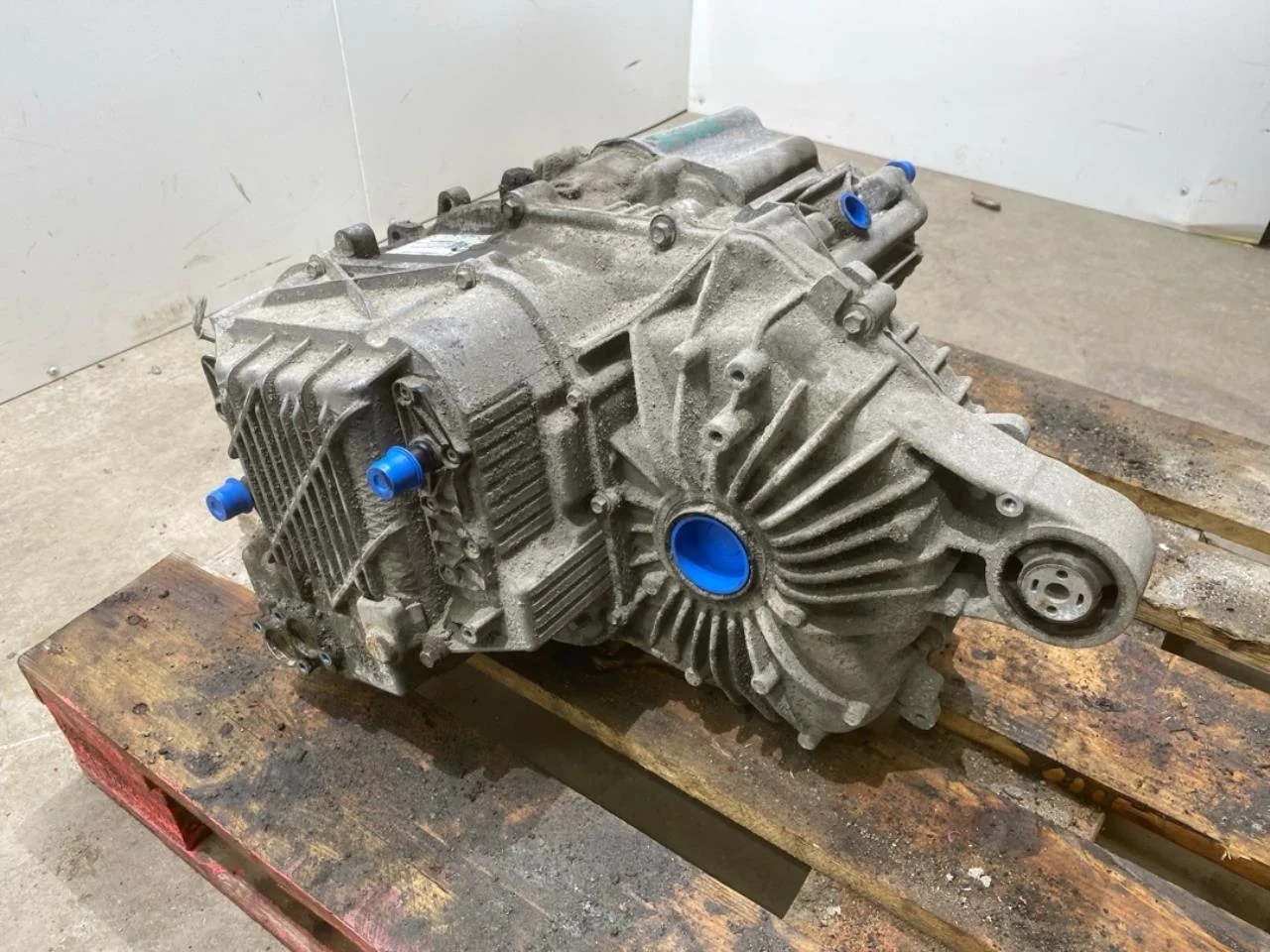 Tesla MODEL S 2013- Elektromos motor, hátsó nézet 3