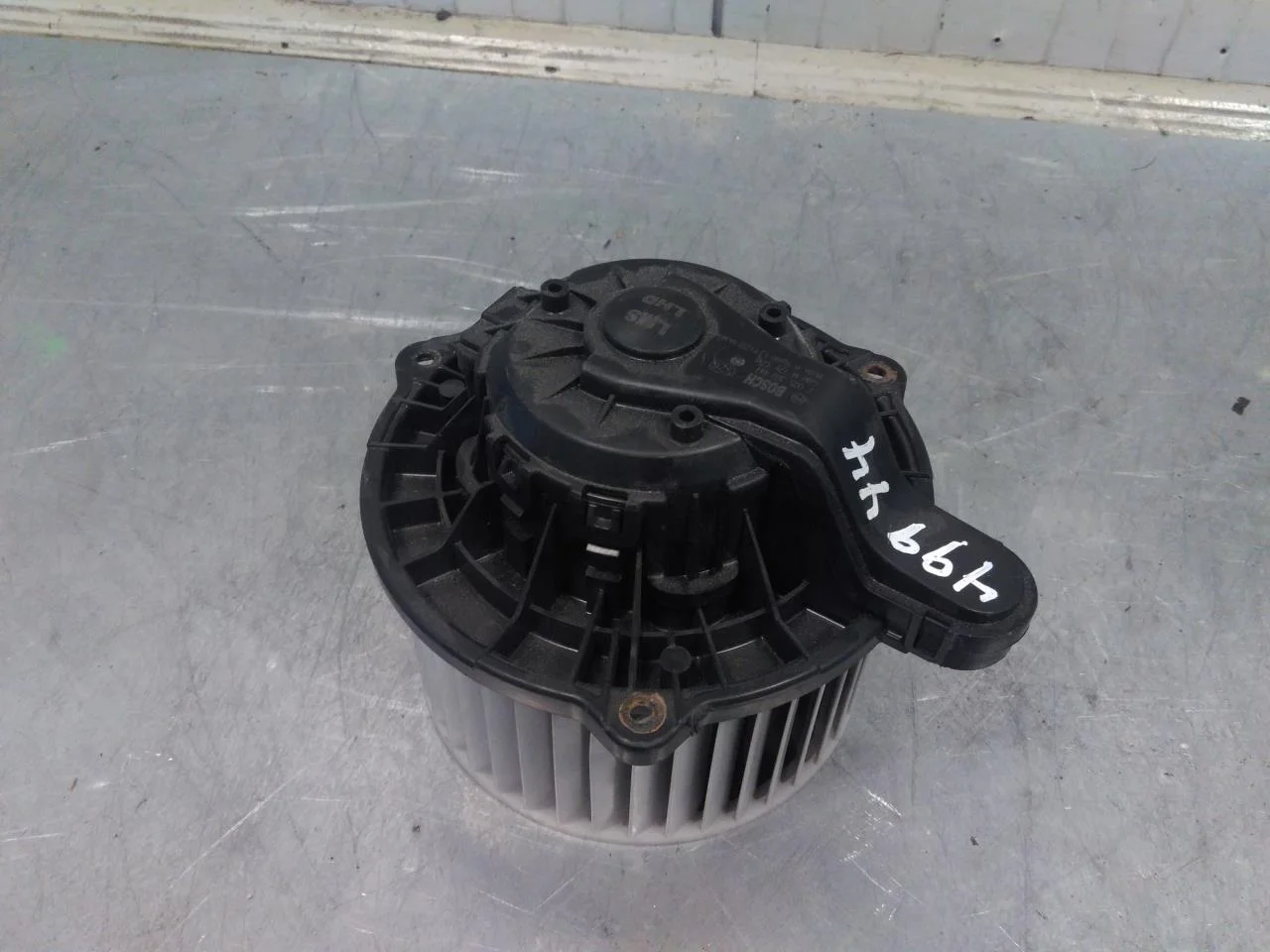 Tesla MODEL S 2013- Heater blower motor